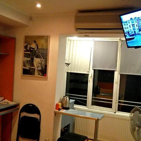 Studio French Embassy, Amzei Historic Center Bukares Bagian luar foto